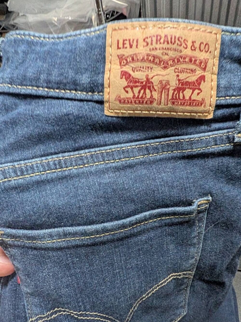 Levis Jeans Mid Rise Tag Classic Tapered Blue Pants Women's 8 - Picture 2 of 8